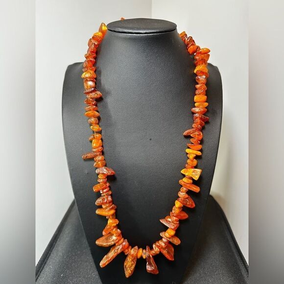 Unbelievable 25" long ALL AMBER graduated chip necklace! - Picture 11 of 12